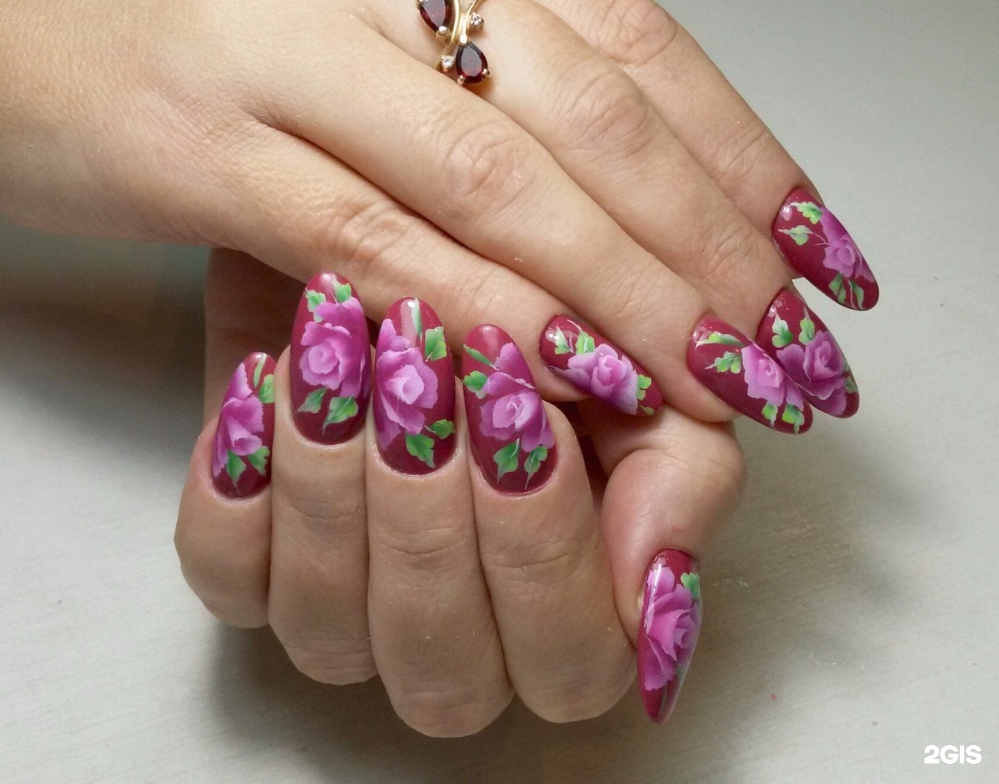 Китайская роспись на розовых ногтях