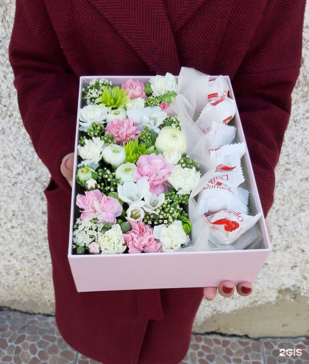 Хризантемы в коробке с конфетами