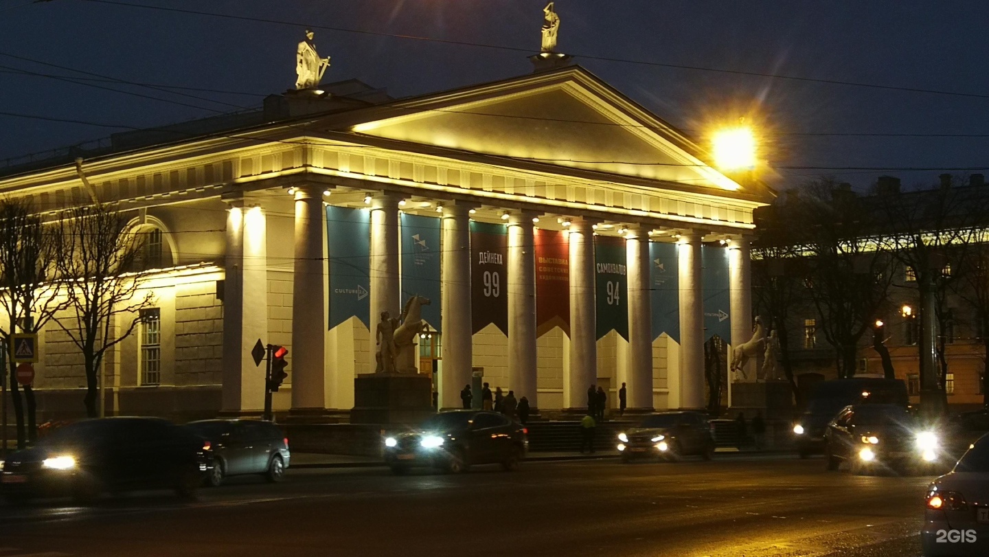 Манеж санкт петербург. Конногвардейский манеж в Санкт-Петербурге. ЦВЗ манеж Санкт-Петербург. Манеж Исаакиевская площадь 1. Центральный выставочный зал манеж.