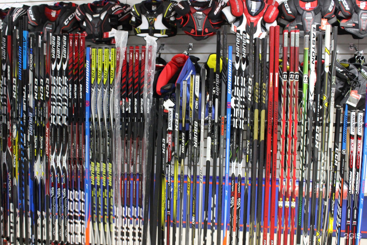 склад хоккейной экипировки. магазин спорт экипировки. хоккейная экипировка казань. комиссионный магазин хоккейной экипировки. лёд9 хоккей нижний.