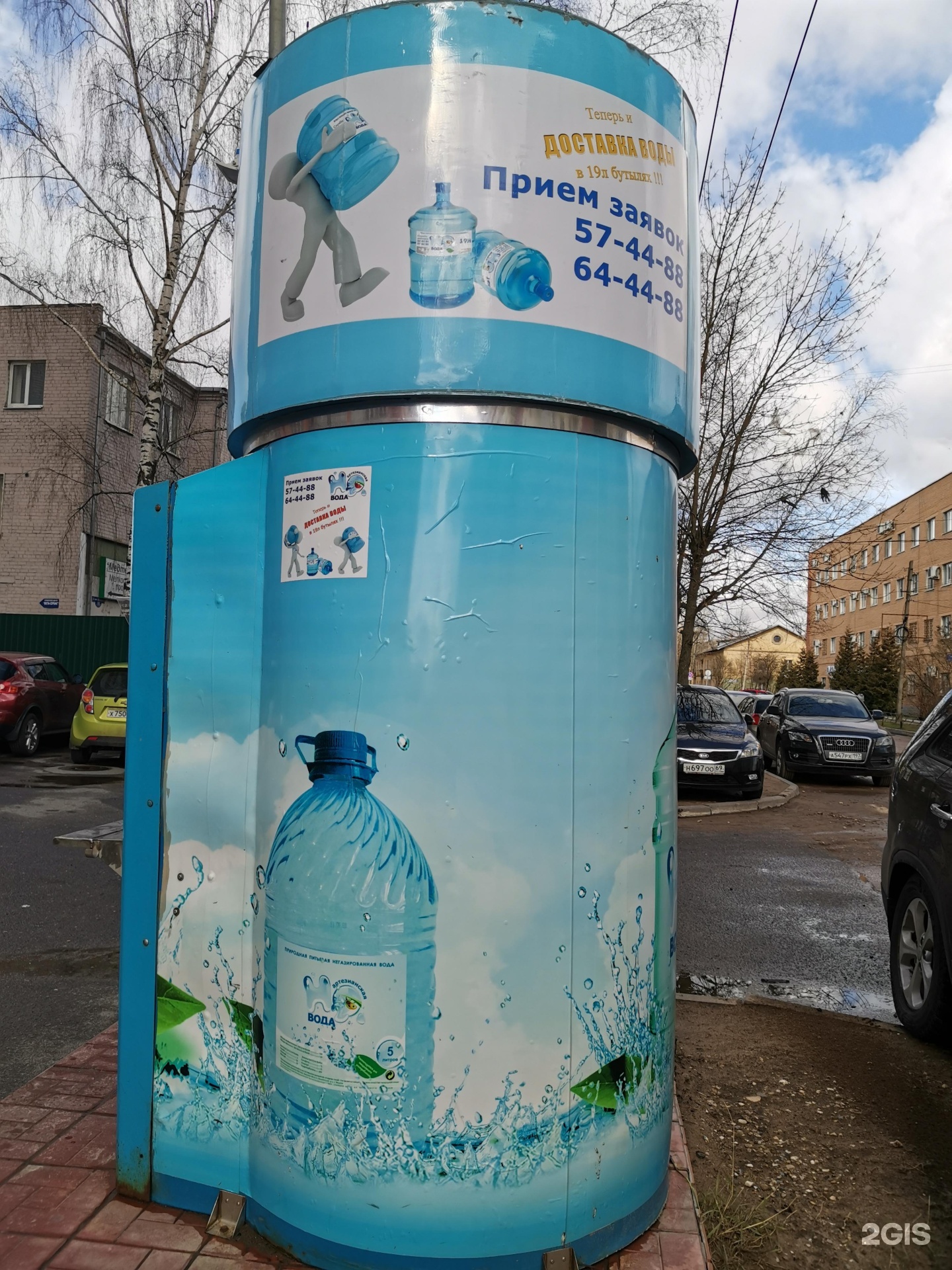 Водная 15. Артезианская вода автоматы. Артезианская вода автоматы Обнинск. Артезианская вода из автоматов Псков. Артезианская вода автоматы на улице в Санкт-Петербурге.