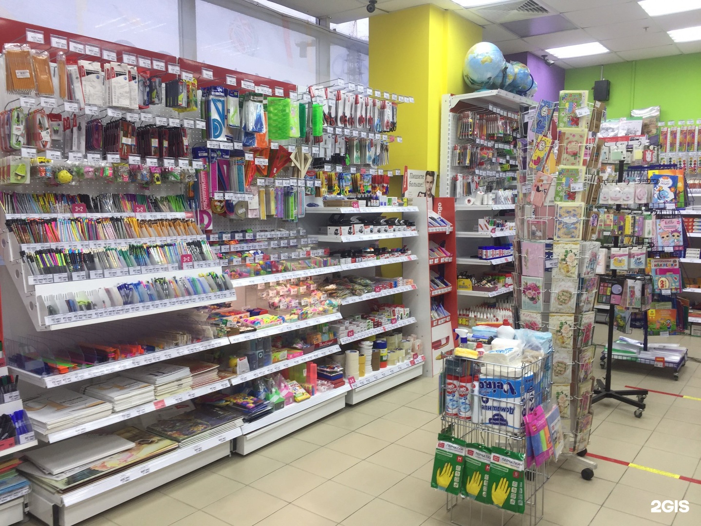 Ученик магазин канцтоваров