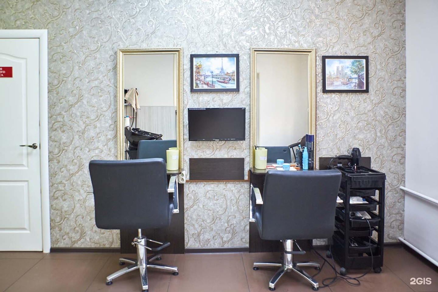 Цирюльник красноярск ленина 137. Парикмахерская на ул ленина в красноярске. Ленина 128 кемерово. Ленина 137 цирюльник. Красная горка юрия двужильного 10 телефон регистратуры.