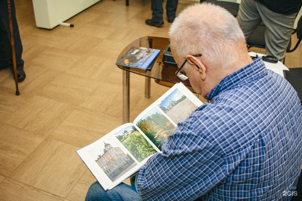 Галерея белгород. Белгородская галерея фотоискусства. Осипыч Белгородская галерея.