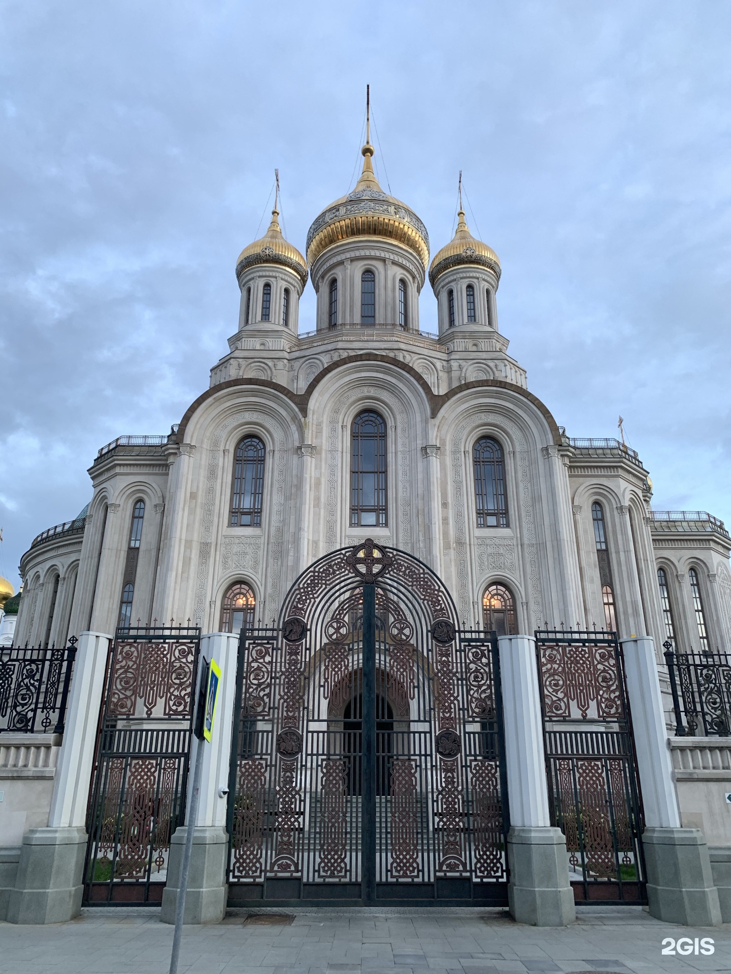 Храм новомучеников и исповедников лубянка. Храм Воскресения Христова и новомучеников церкви русской. Храм новомучеников на Лубянке. Храм Воскресения Христова и исповедников на Лубянке. Храм новомучеников и исповедников российских Москва.