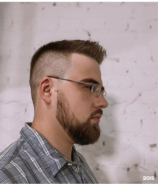 Kings барбершоп. Помпадур Skin Fade. Фрейд прическа. Стрижка Фрейд мужская