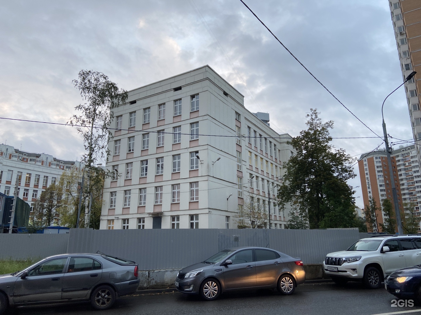 Ул партизанская 30. Вятская, 64с1.
