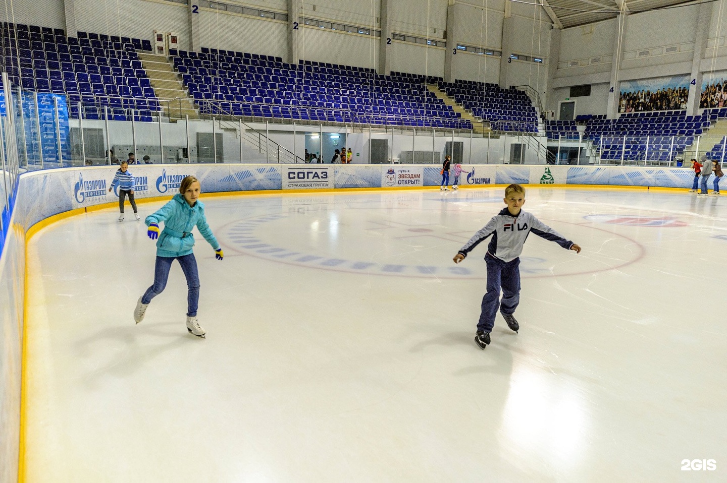 Салават город спортивный комплекс. Стадион 50 лет октября салават. Стадион имени 50-летия октября салават. Город салават башкортостан ледовый дворец. Спортивный комплекс салават.