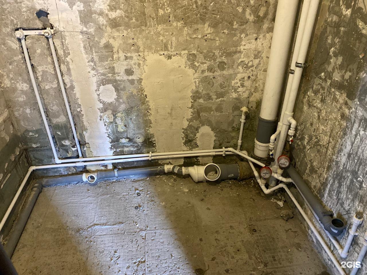 Замена канализационных труб в квартире. Прокладка водопровода в хрущевке с фильтрами. Для прокладки водопровода в сталинке.