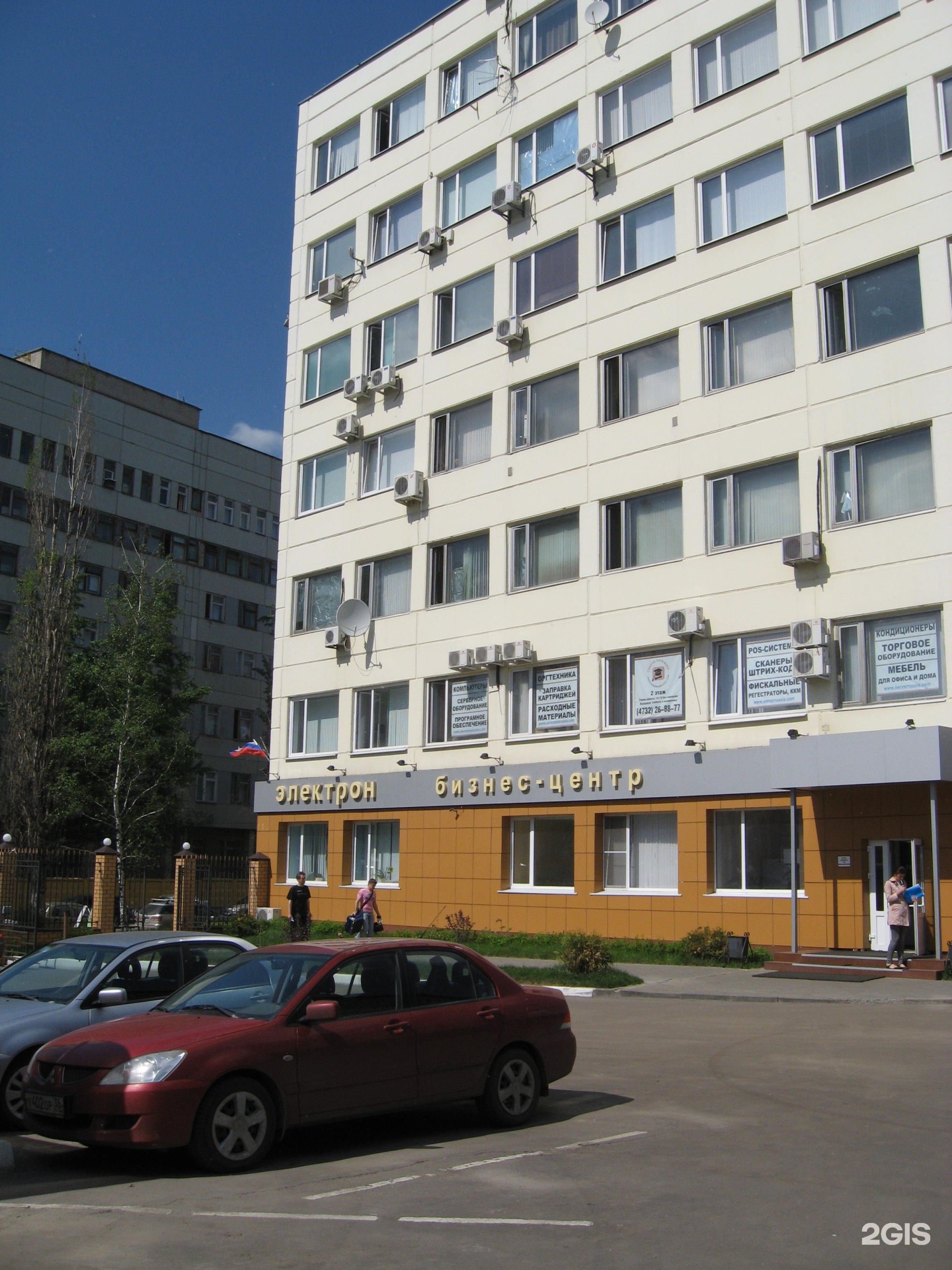 Старых большевиков 5 екатеринбург фото. Ул старых большевиков 5. Старых большевиков 53а. Старых большевиков 84/1. Воронеж, улица старых большевиков, 5.