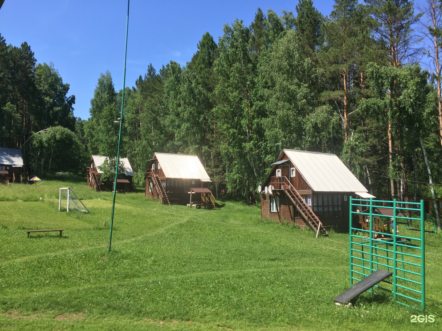 База отдыха маяк красноярск. База Маяк Красноярское море. Турбаза Шумиха на Байкале. База отдыха Маяк Красноярское море. Шумиха база отдыха Красноярск.