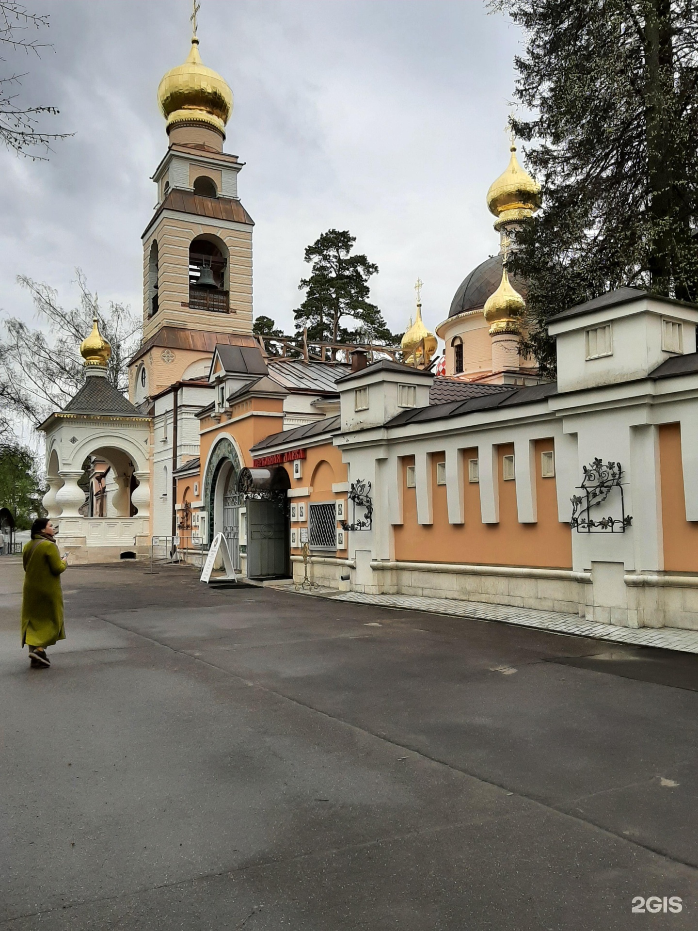 7 улица лазенки. Храм Преображения Господня в Переделкино. Москва 7-я улица Лазенки 42 Церковь Спаса Преображения. Храм Спаса Преображения в Переделкино. Благовещенский храм в Переделкино.