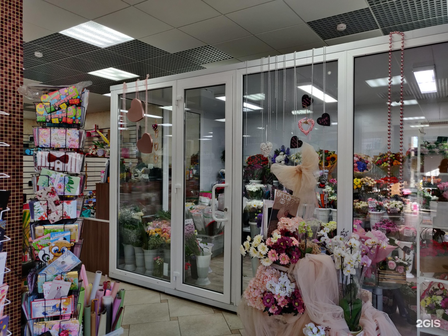 Доставка цветов fleur boutique. Цветочный магазин на юбилейной. Флер бутик Хабаровск. Магазин Флер Симферополь. Снежинск магазин цветов ля Флер.