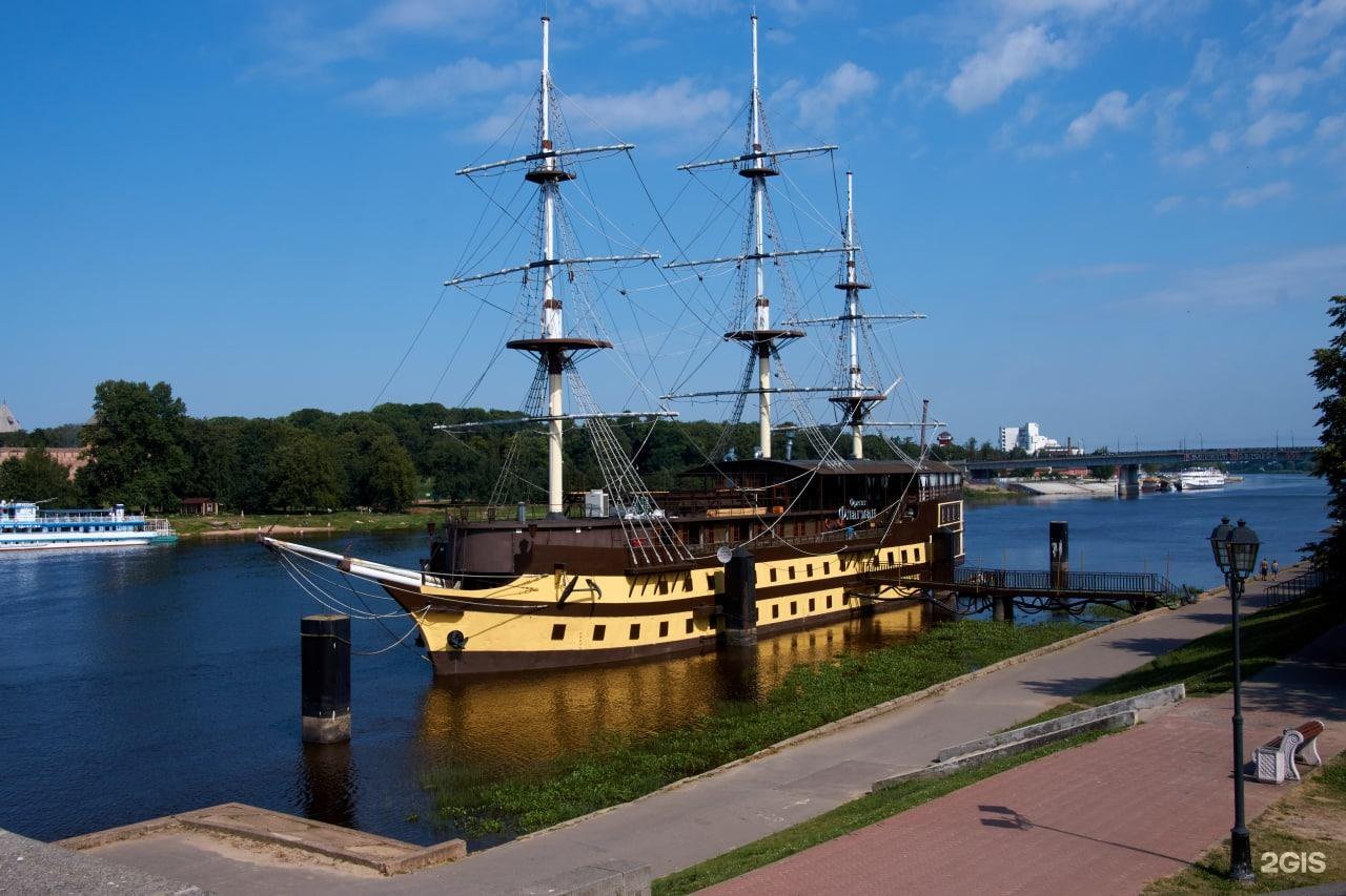 Фрегат флагман великий новгород фото. Фрегат Великий Новгород. Фрегат флагман в Великом Новгороде. Корабль флагман Великий Новгород.