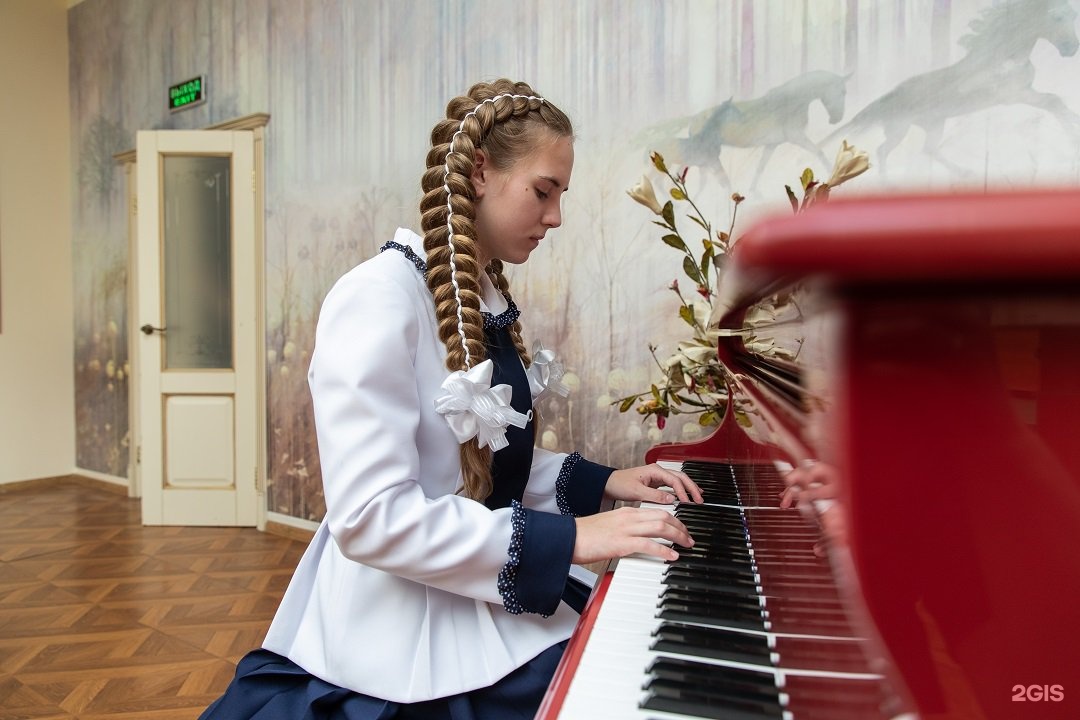 Классический пансион имени ломоносова. Частная школа-Пансион МГУ им. м.в. Ломоносова. Классический Пансион МГУ Ломоносова. Классический Пансион МГУ им Ломоносова на Лобачевского. Форма пансиона МГУ.