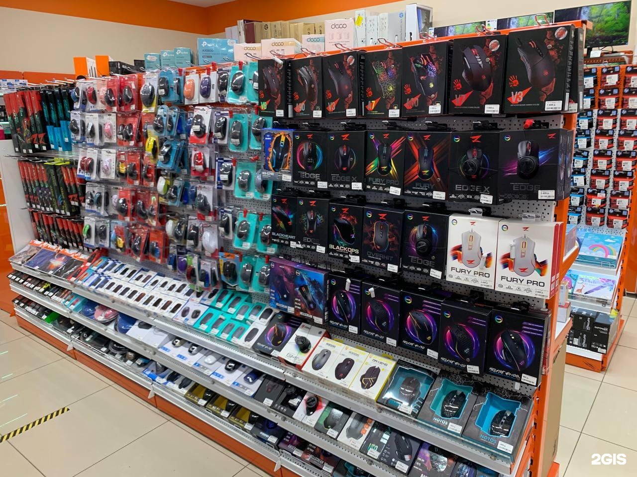 Магазин цифровой техники dns. Кей (сеть магазинов). Днс в лето на пулковском шоссе. Новый компьютерный магазин. Магазины техники в питере.