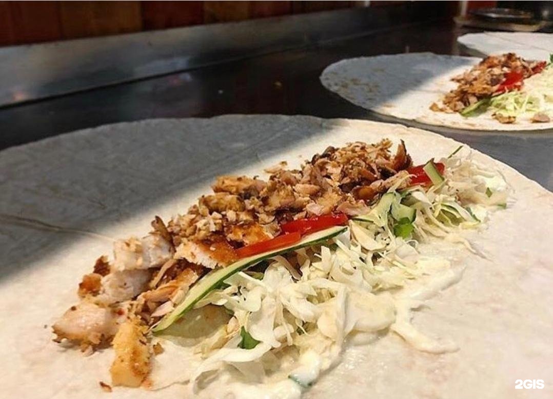 Блэк шаурма. Шаурма в черном лаваше. Black shawarma. Шаурма блэк ростов. Black shawarma спб.