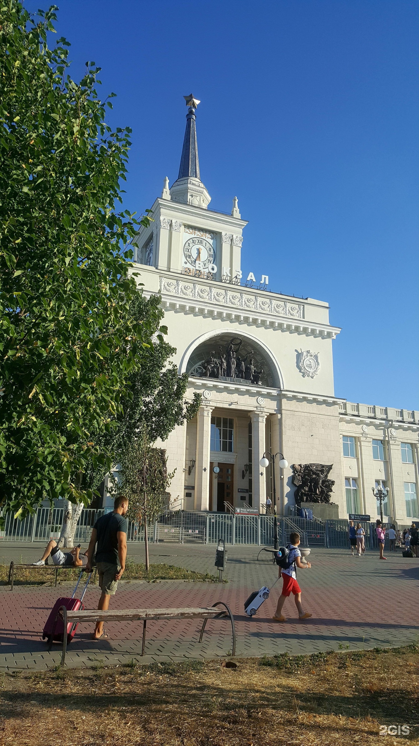 железнодорожный вокзал в волгограде