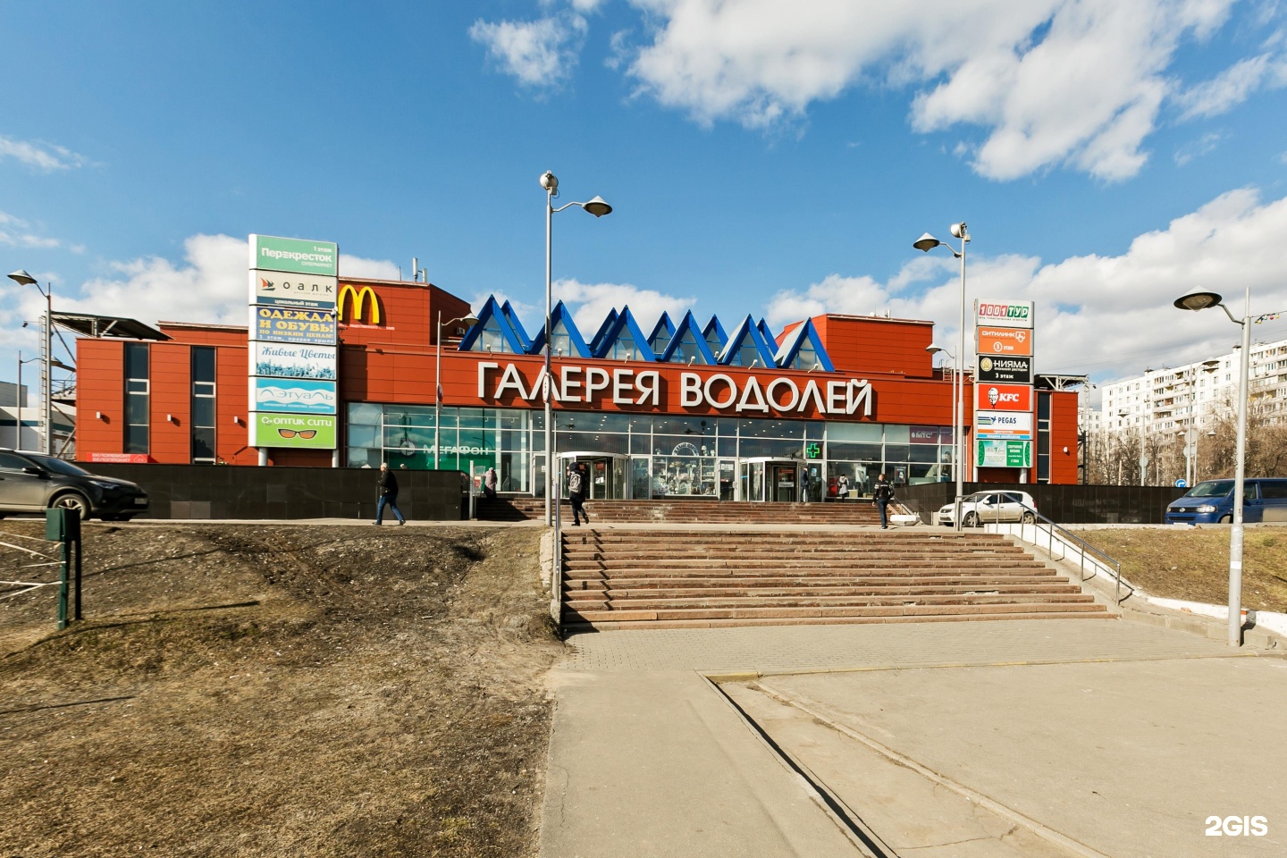 Бульвар 15 москва. Галерея Водолей на Домодедовской. Галерея Водолей, Москва, Ореховый бульвар. Ореховый 15 ТЦ галерея Водолей. ТЦ галерея Водолей.