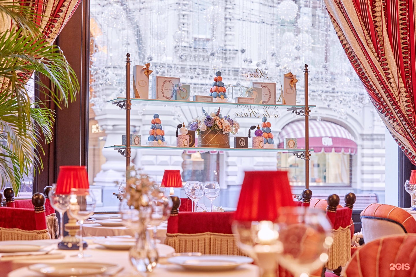 Wine crab ресторан веранда. кондитерская на никольской улице laduree. место притяжения кафе никольская. ладури ресторан москва никольская. мирамар сочи ресторан.