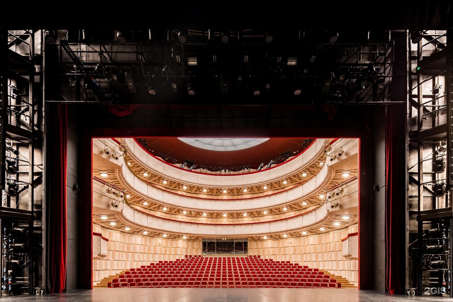 Театр академии танца бориса эйфмана фото зала