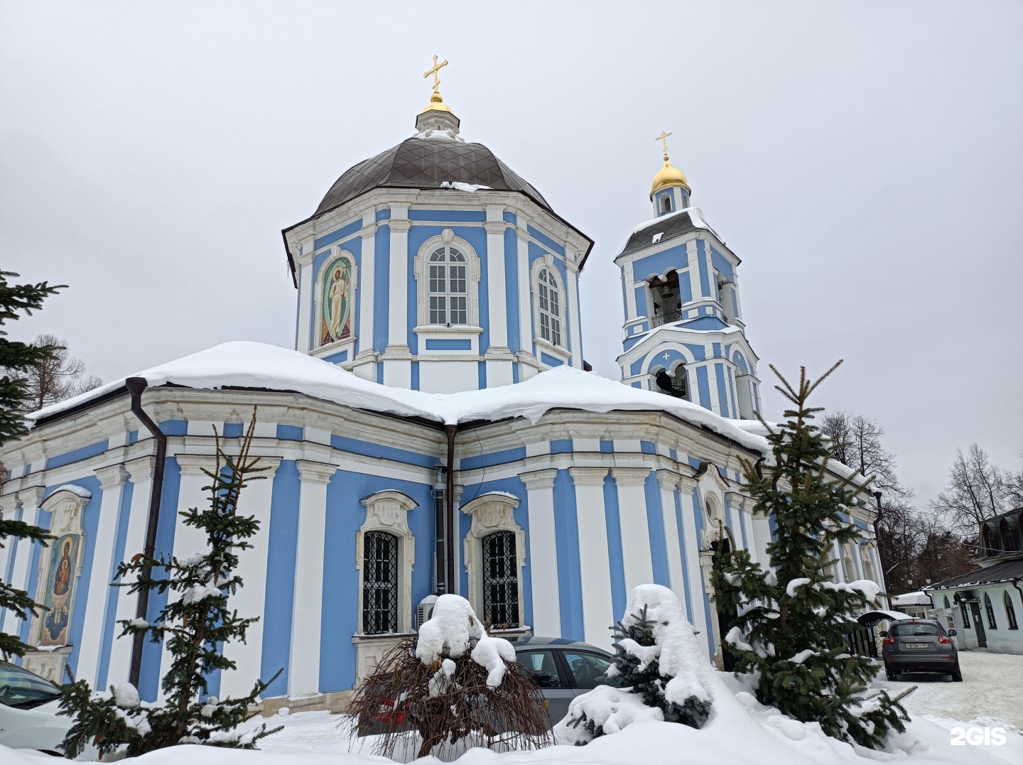 Петровка церковь иконы божией матери живоносный. Храм Живоносный источник в Царицыно. Школа Живоносный источник в Царицыно. Арзамас Церковь Живоносный источник.