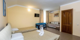 Лазаревское: Гостевой дом Белая березка