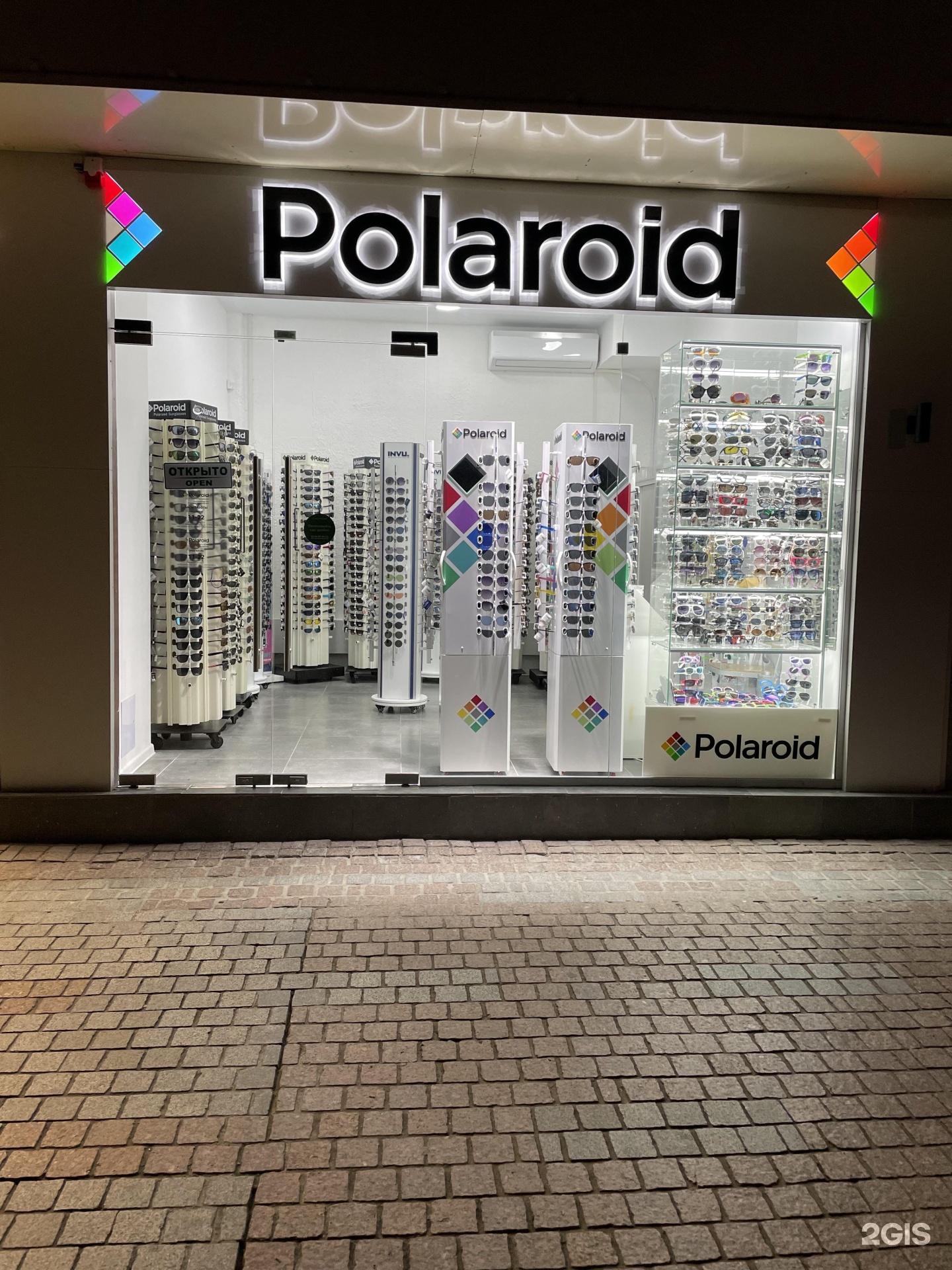 Polaroid магазин. Polaroid 638. Polaroid sx70 картриджи. Polaroid store. Polaroid store.