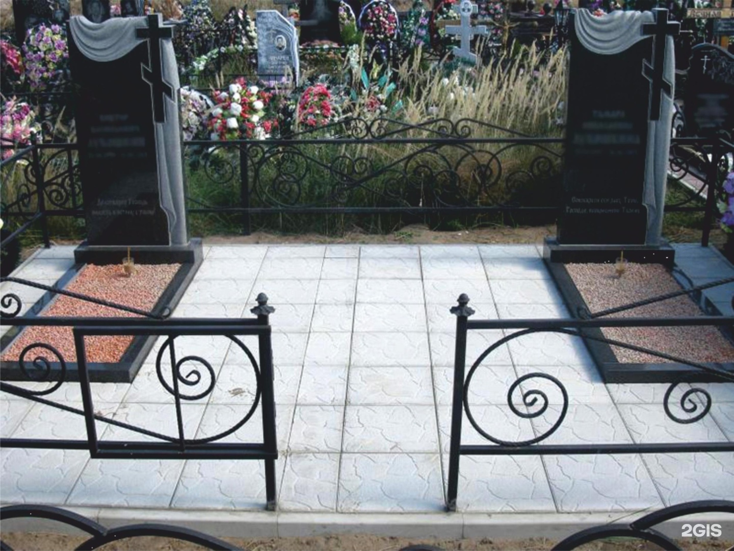 Фото плитки на кладбище фото