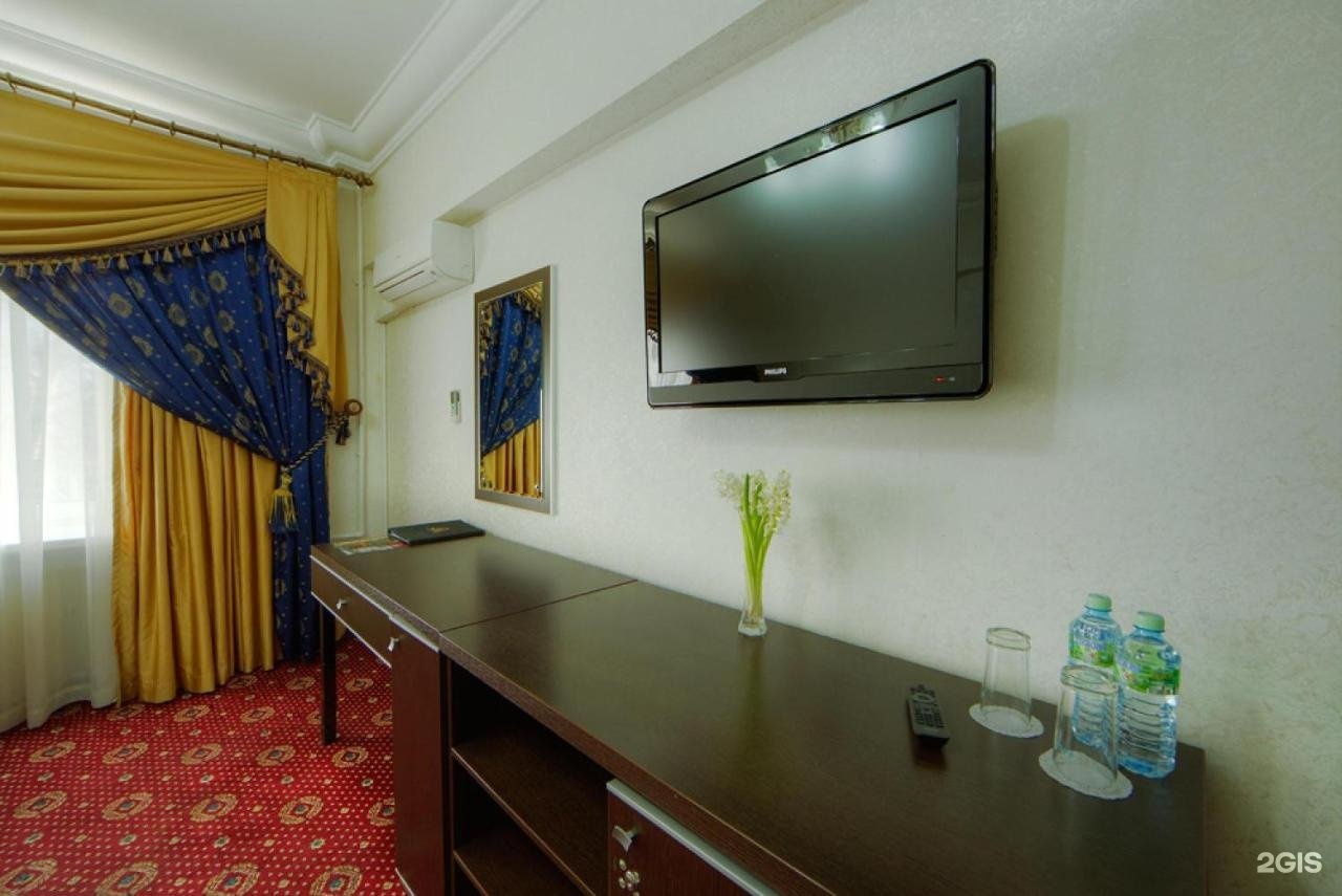 Moscow holiday hotel москва. Москоу Холидей 4. Moscow Holiday Hotel 4* Москва. Отель Холидей Москва комнаты. Holiday гостиница Москва проспект мира.