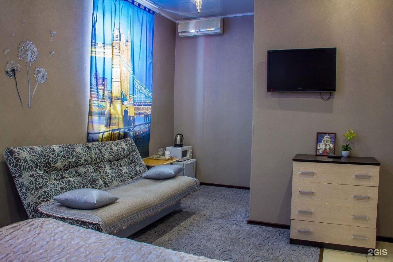 Гостиница в междуреченске. Мини-отель Лондон House Междуреченск. Гостиницы Междуреченска. Коммунистический 26 Междуреченск. Коммунистический 11 Междуреченск