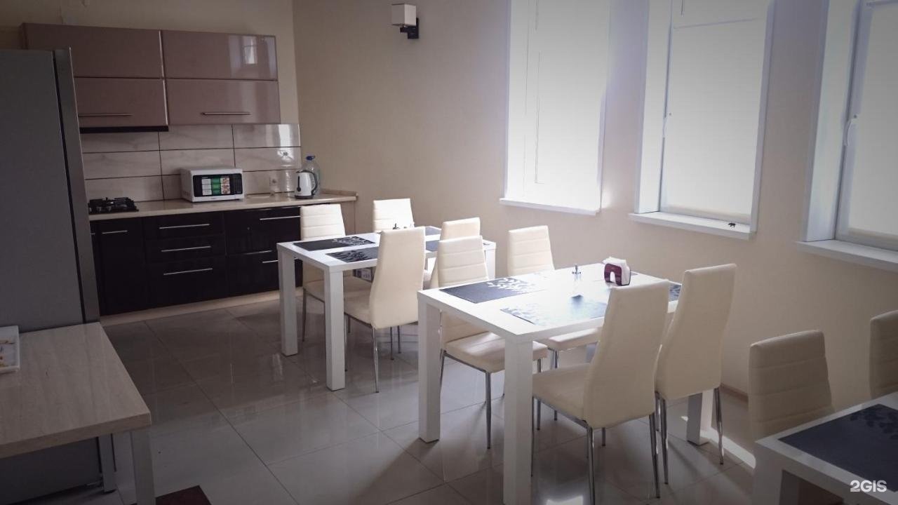 Гостевой дом на каштановой калининград. На каштановой калининград. Гостевой дом на каштановой калининград. Маяк гостиница 3 калининград. Каштановая аллея гостевой дом калининград.