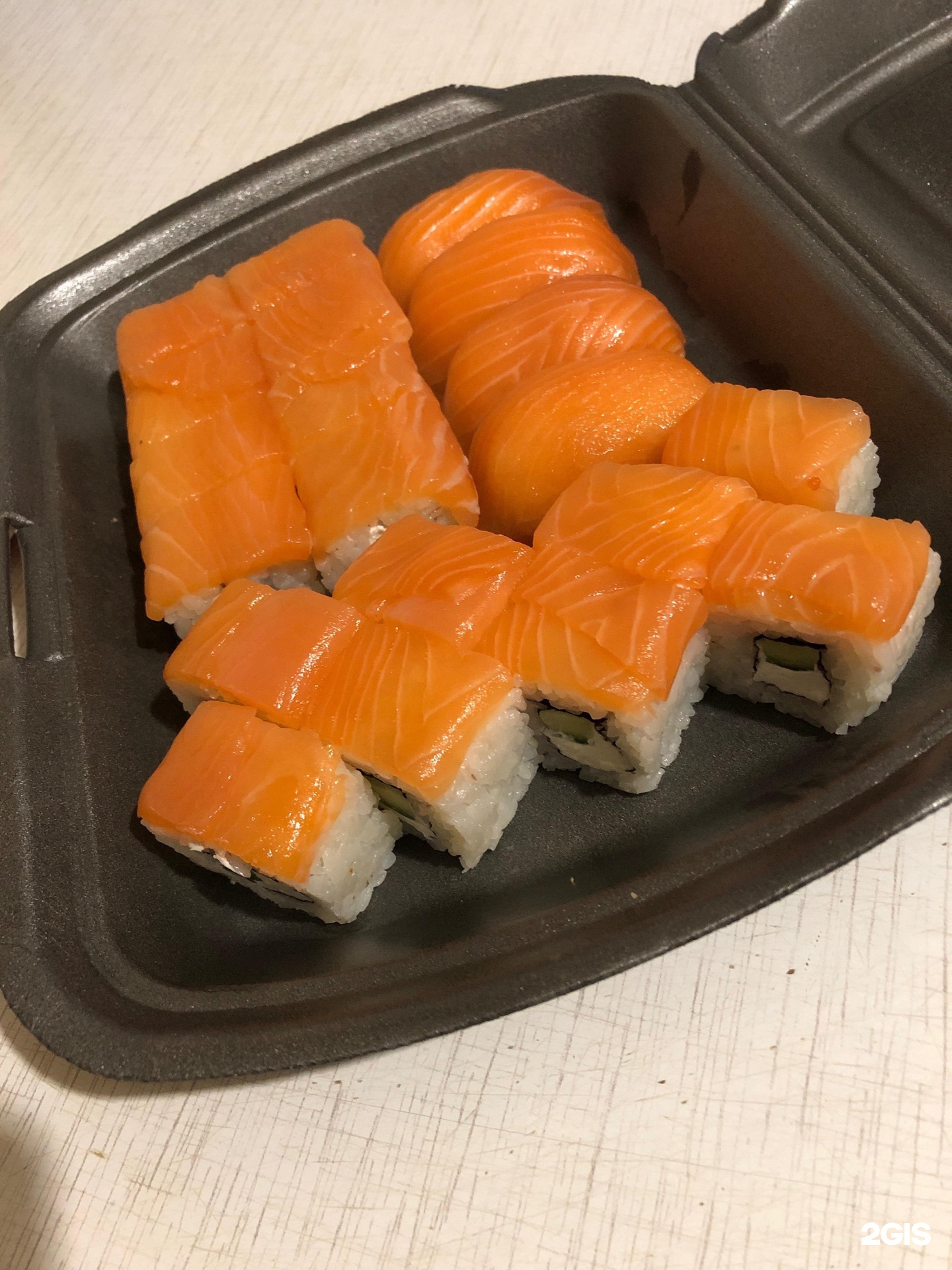 Суши дворик. Японский дворик ачинск меню. Японский дворик йошкар-ола меню. Роллы с рыбой фугу. Суши дворик гостиный двор.