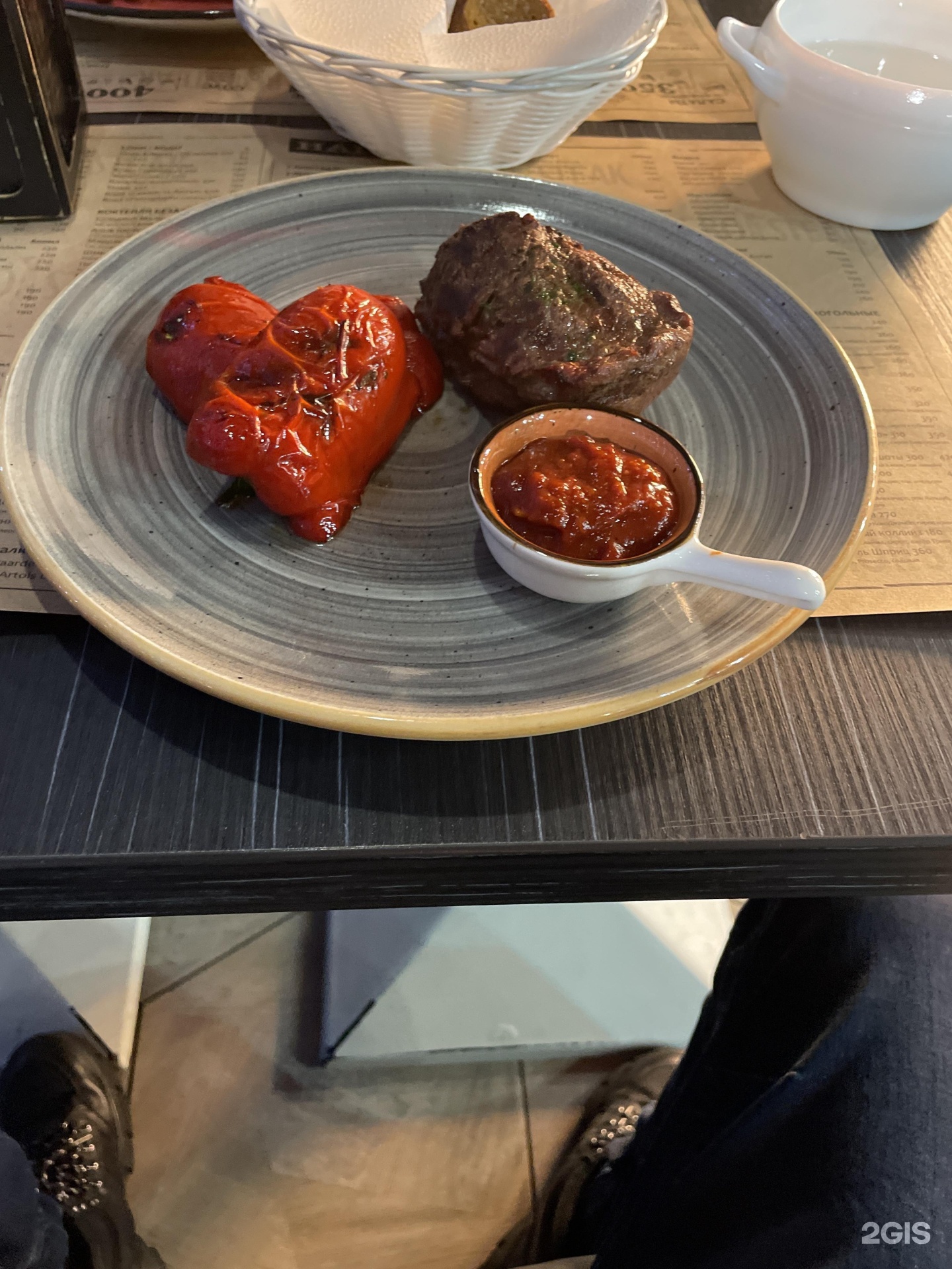 Romero steak. Ромеро стейк Барнаул Взлетная 23. Ромеро стейк Барнаул. Ромеро стейк Барнаул фото. Интерьер Ромеро стейк.