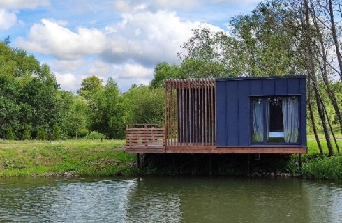 д. Райкузи: Отель Ашрам