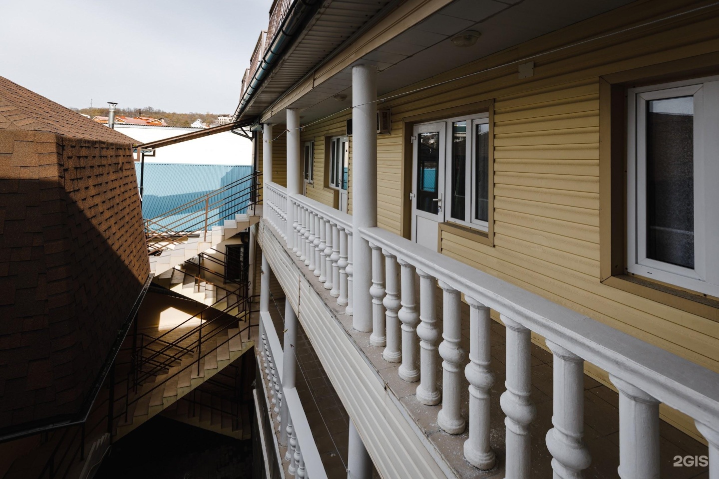 Отель Golden resort, пгт Новомихайловский, Морская, 7/3 — цена, фото,  отзывы и адрес отеля | забронировать на Отелло