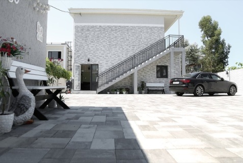 Сириус: Отель Gus house