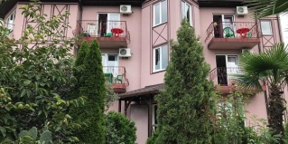 Лоо: Коттедж Уютный дворик