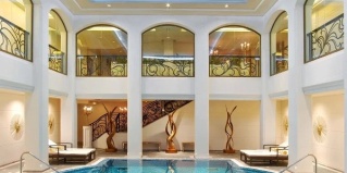 Москва: Отель The St. Regis Moscow Nikolskaya