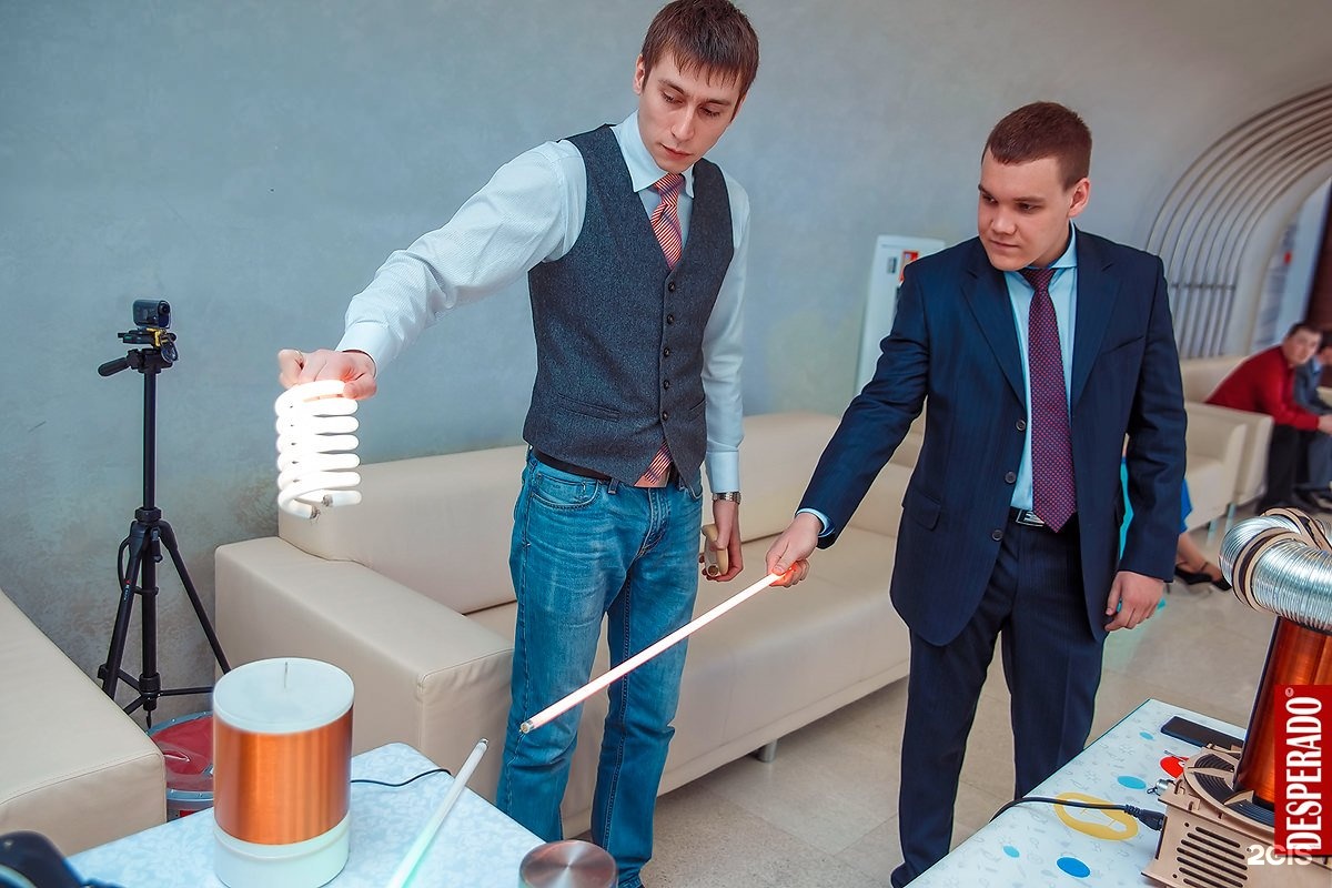 разрисовать халат ученого. сколково энерготех. компания science. лидер шоу новосибирск. компания science.