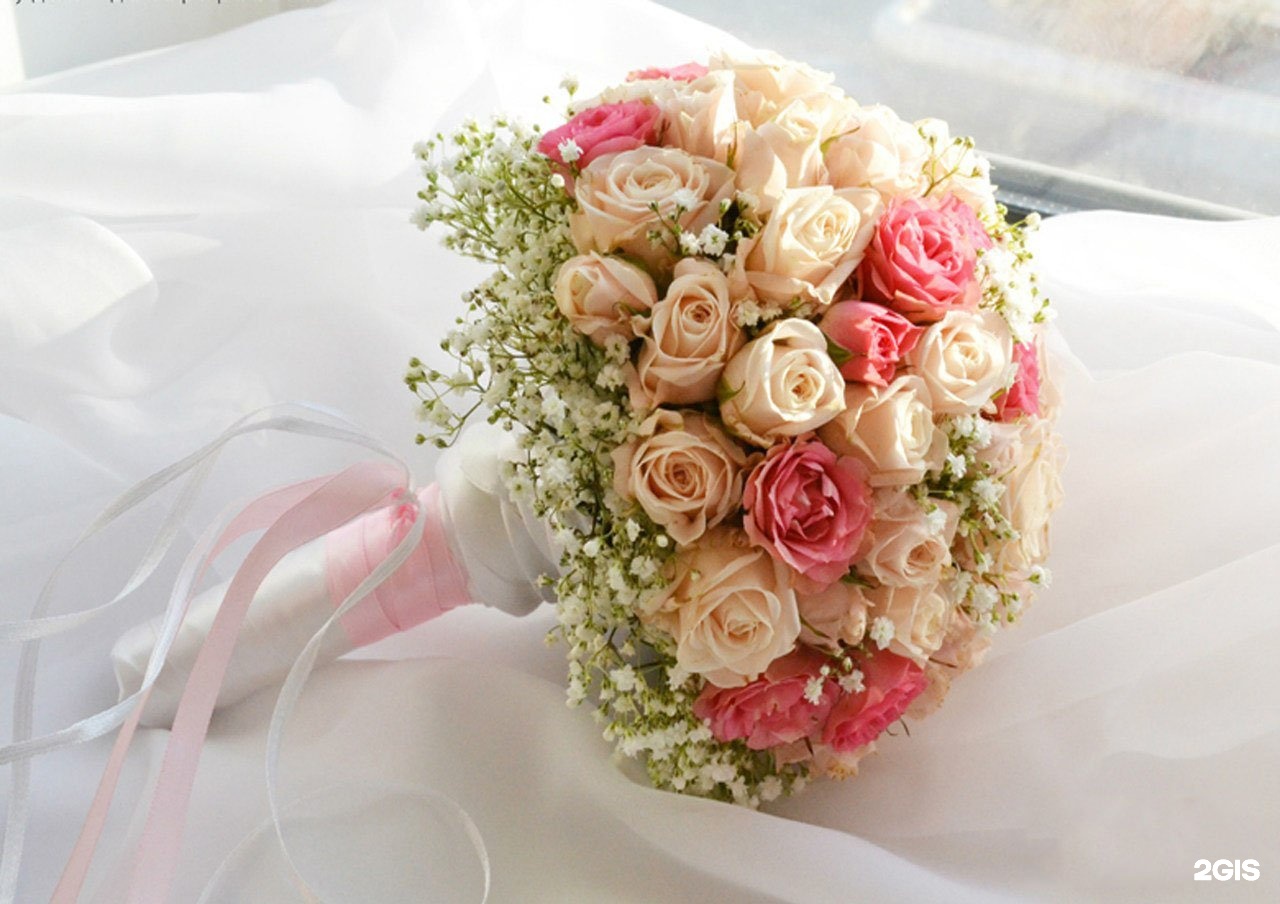 Букеты на свадьбу маленькие. Букет невесты. Свадебный букет из мелких розочек. Букет невесты из роз. Свадебный букет из мелких роз.