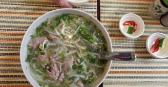 Pho новосибирск. Вьетнамская закусочная pho, Новосибирск. Вьетнамская забегаловка. Вьетнамские забегаловки в России кухня. Pho Новосибирск меню.