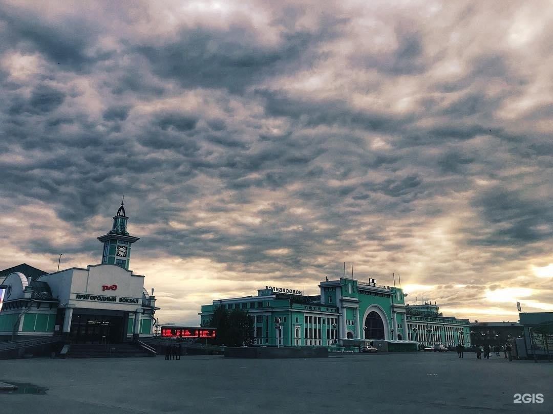 Новосибирск главный сибирская. Новосибирск-главный, Новосибирск, улица Дмитрия Шамшурина, 43. Фильм вокзал Новосибирск. Мрачный Новосибирск Главная площадь. Железнодорожный вокзал Новосибирска ночные фото зимой 2022 года.