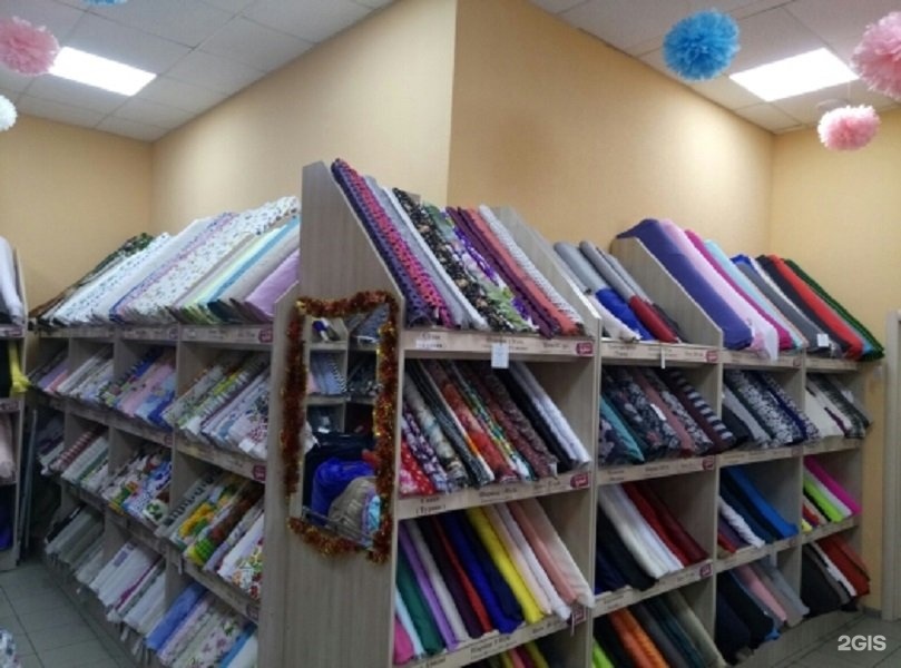 Площадь ткани которая пошла. Обустройство магазина тканей. ткани рядом. магазин ткани площадь ленина. ткани на площади ленина магазин хабаровск.