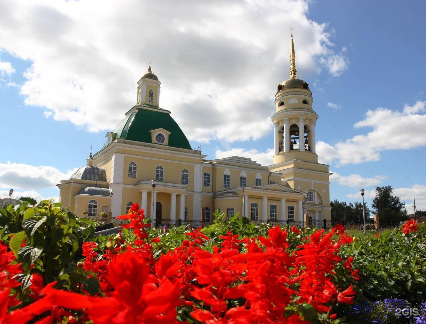 Каменск уральский фото. Свято-Троицкий собор Каменск-Уральский. Собор Святой Троицы Каменск-Уральский. Троицкий собор Каменск. Город Каменск-Уральский Свердловская область.