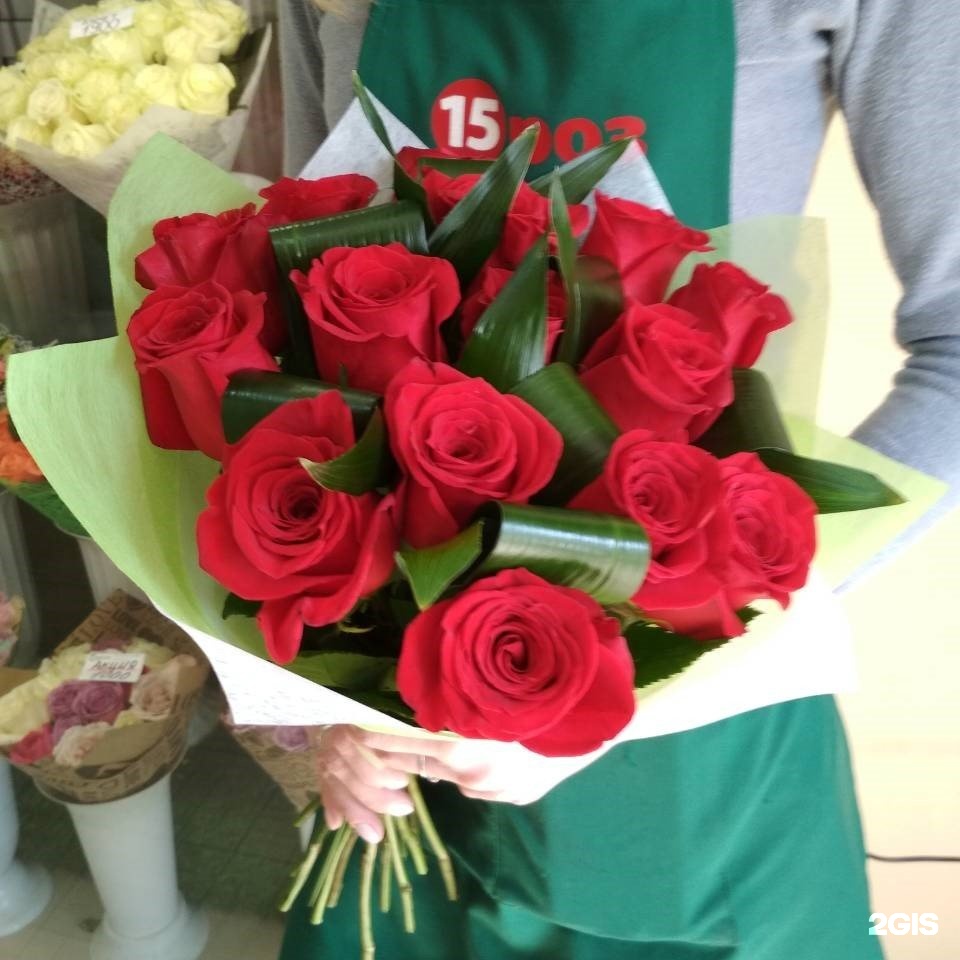 В 3 букетах было 15 роз. 15 Роз Челябинск. Букет 15 роз на фоне свитера. 15 Роз Альметьевск.