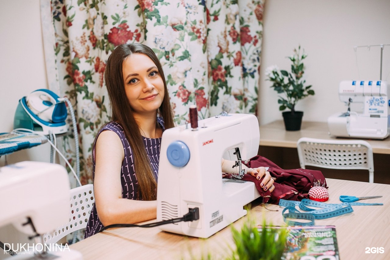 Курсы кройки и шитья в москве. Аксёнова Екатерина Анатольевна кройки и шитья. Симакова Ольга предприниматель, владелец ателье детского текстиля. Орел портниха Вера Курносова.