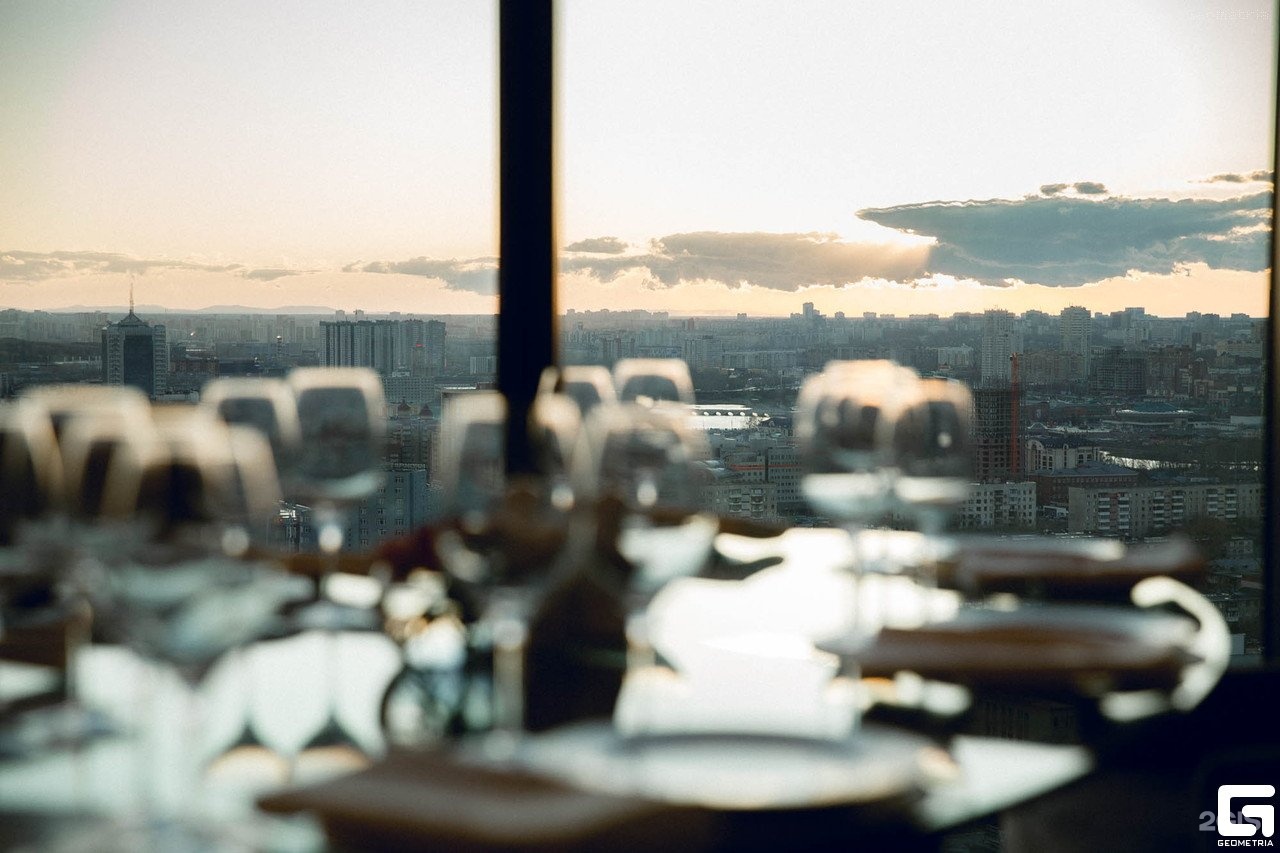 Ресторан облака. Вид из ресторана облака в Челябинске. Ресторан бар облака.