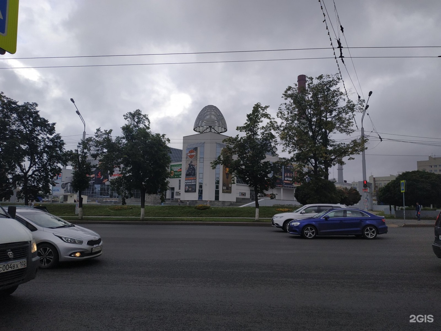 Огни уфы. Г. Уфа, ул. 50-летия октября, 19. Ул 50 летия октября 19 Уфа. Тинькофф Холл Уфа парковка. Уфа октября 19.