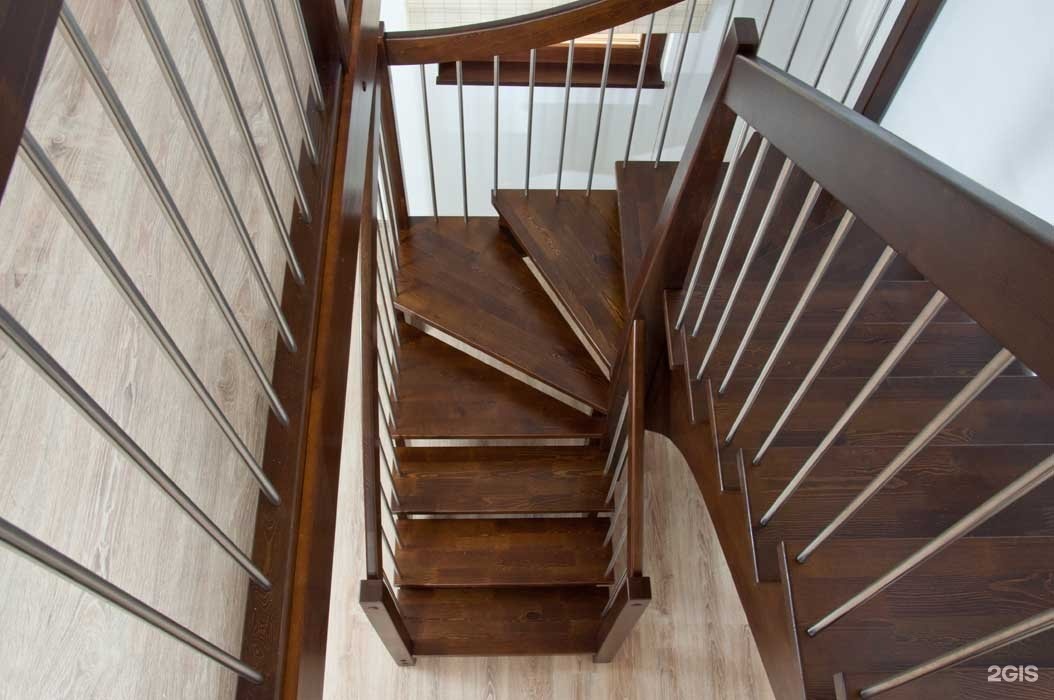 Лестница на второй 180 градусов. Лестница с забежными ступенями. Забежная лестница 180 градусов. Лестница 180 градусов с забежными ступенями. Лестница п-образная с забежными ступенями.